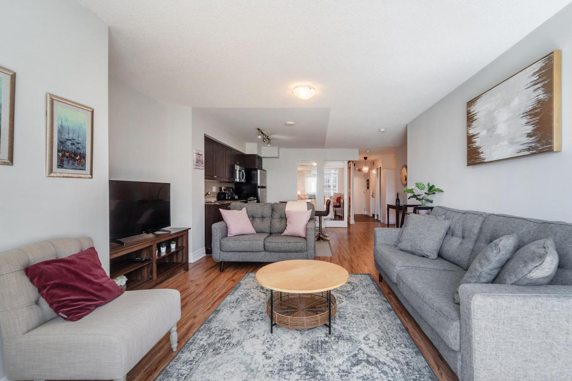 Spacious 2 Bedroom Plus Den, 2 Bath, Sleeps 5 With Balcony And Lakeview Downtown Toronto Condo Ngoại thất bức ảnh