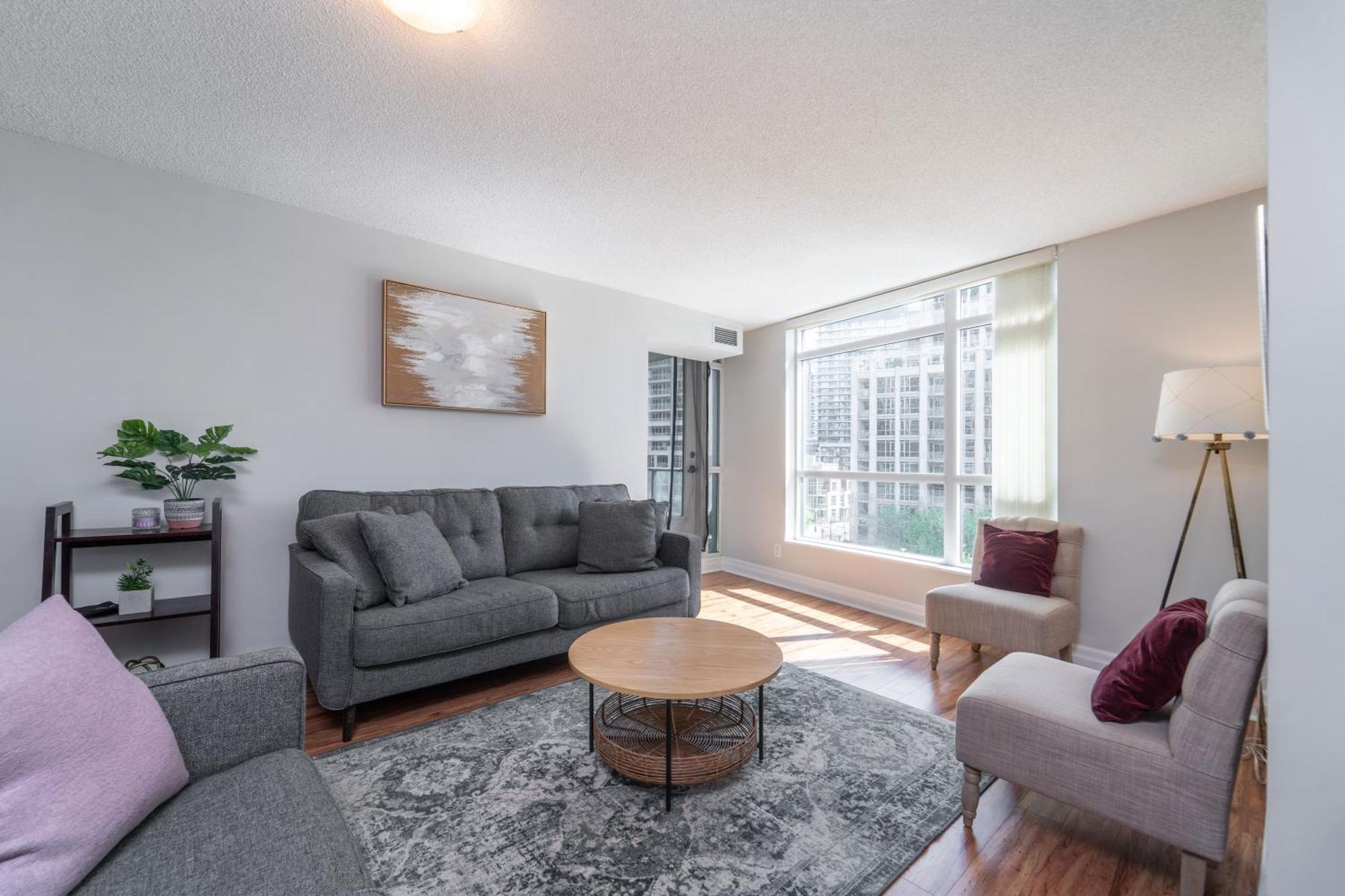 Spacious 2 Bedroom Plus Den, 2 Bath, Sleeps 5 With Balcony And Lakeview Downtown Toronto Condo Ngoại thất bức ảnh